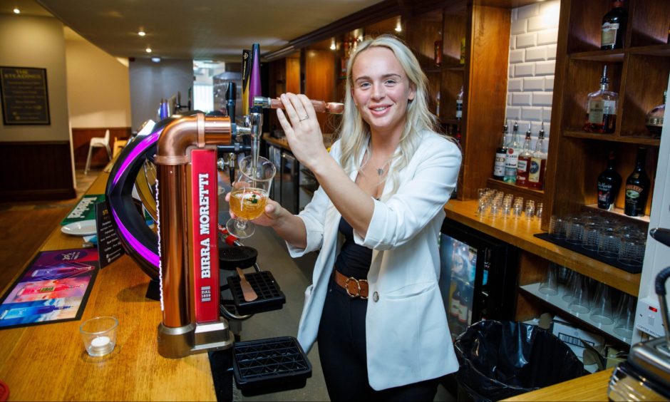 Lauren pulling a pint behind the bar of The Steadings in Kirkcaldy.