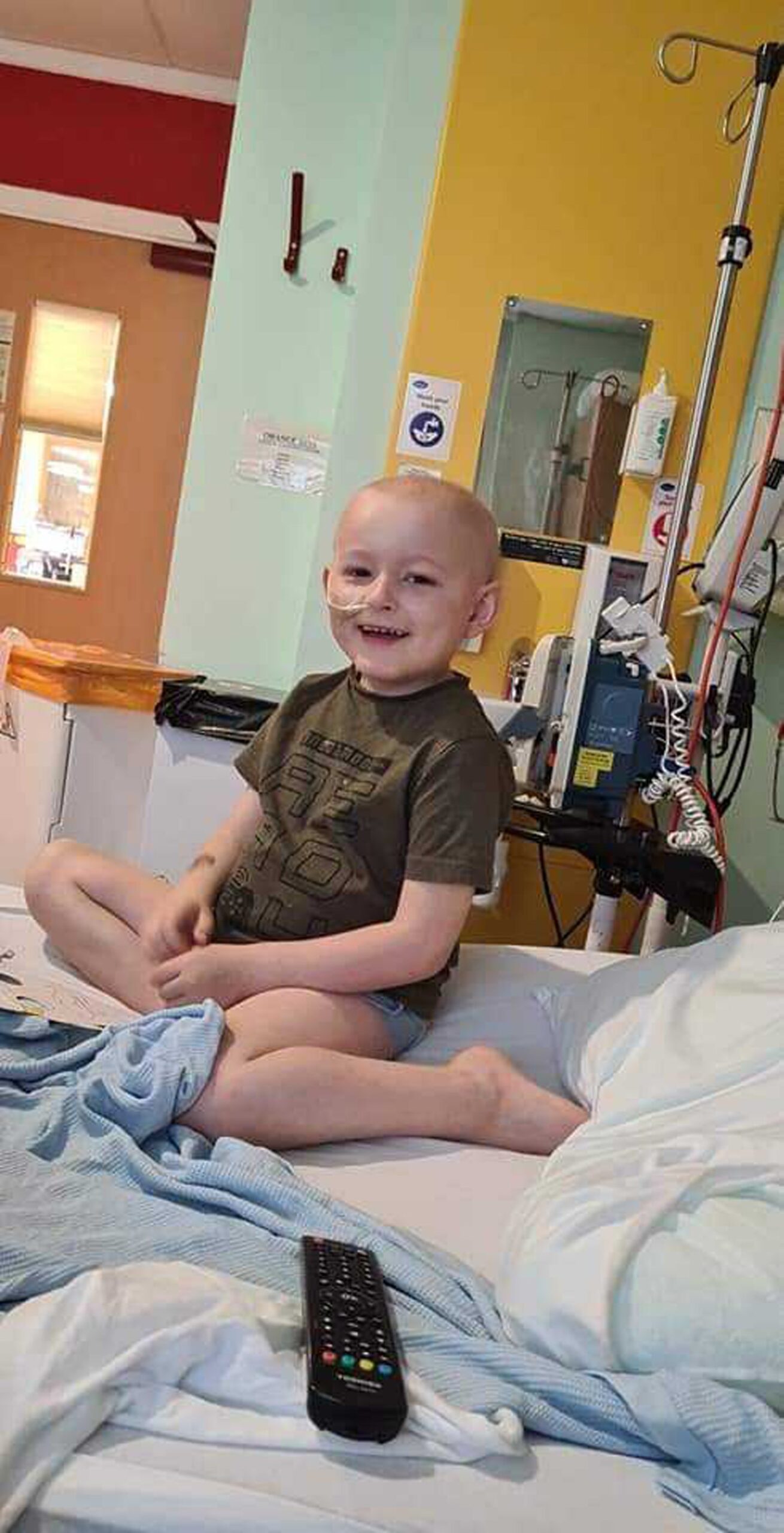 Kelly's son, pictured in a hospital bed, was diagnosed with cancer in April 2020. It prompted Kelly to re-join Slimming World. 