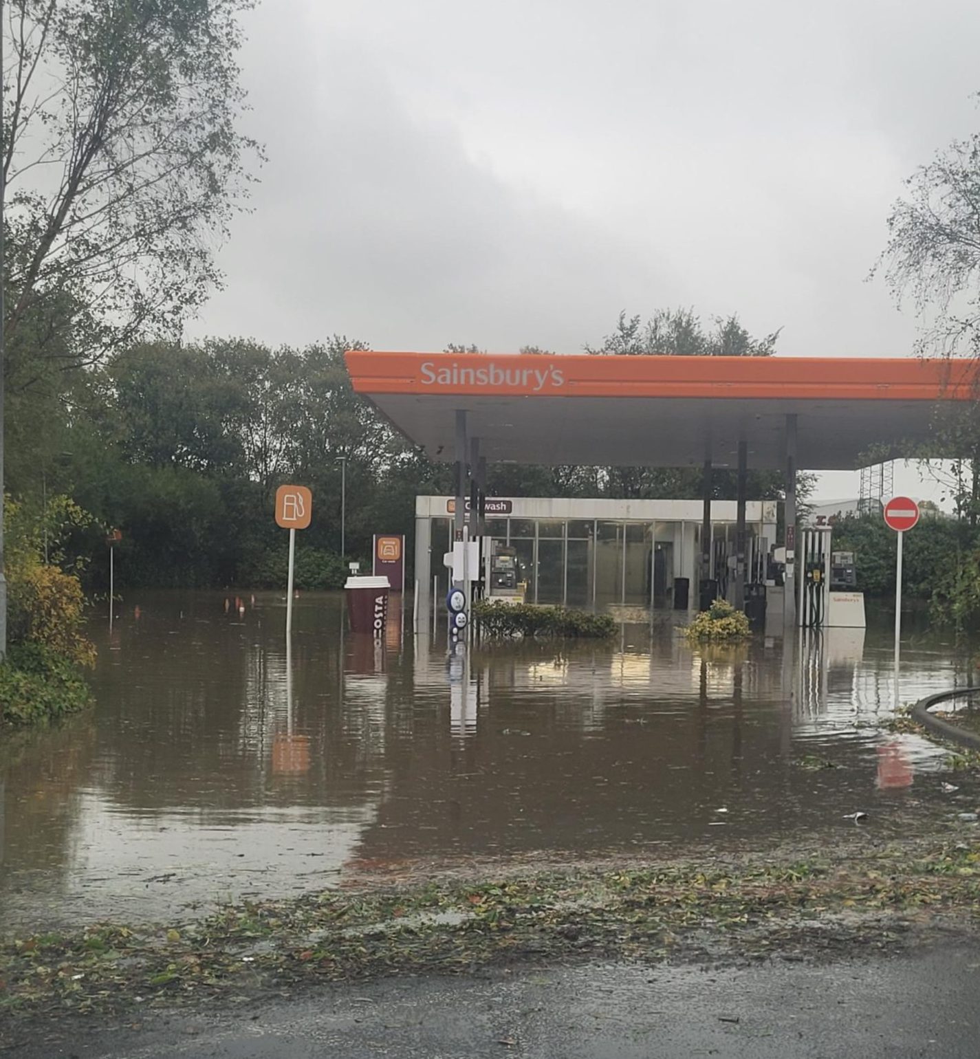 Dundee petrol station and Sainsbury's flooded during Storm Babet.