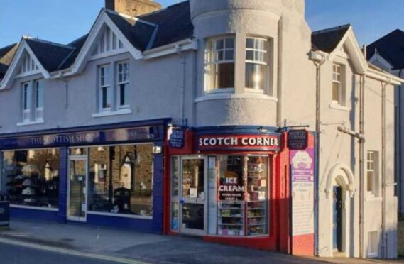 First floor flat above sweet shop on Atholl Street, Pitlochry