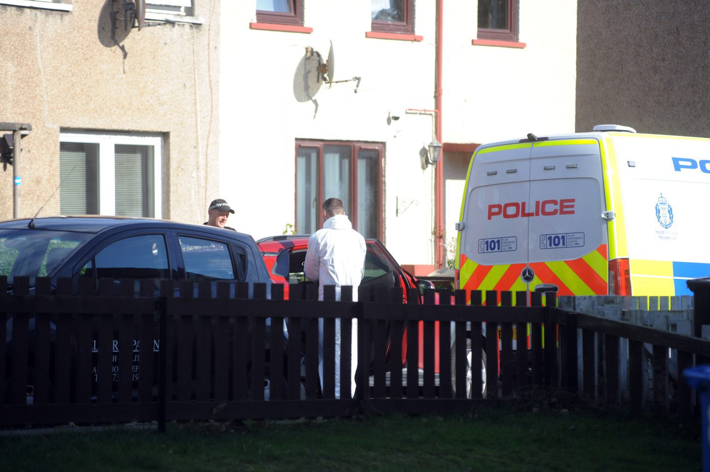 Police at Cairnwell Place, Kirkcaldy.