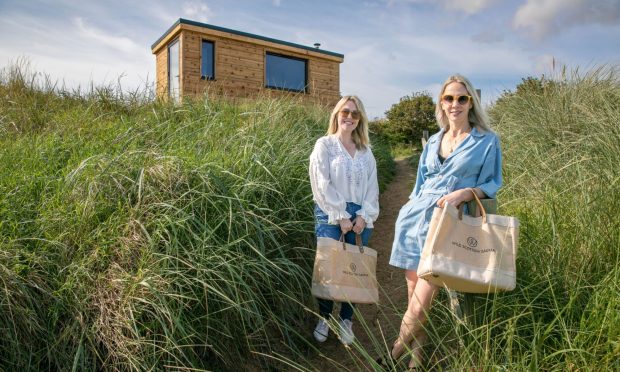 CR0044620, Claire Warrender, Kingsbarns. Wild Scottish Sauna story. Picture Shows: Jamie Craig-Gentles and Jayne McGhee with their new venture of a Beachside Sauna called Wild Scottish Sauna, to aid mental health well being combined with wild swimming. Thursday 31st August 2023. Image: Steve Brown/DC Thomson.