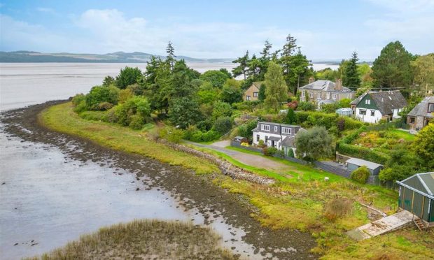 Seal Point sits right on the River Tay at Invergowrie. Image: Zoopla.