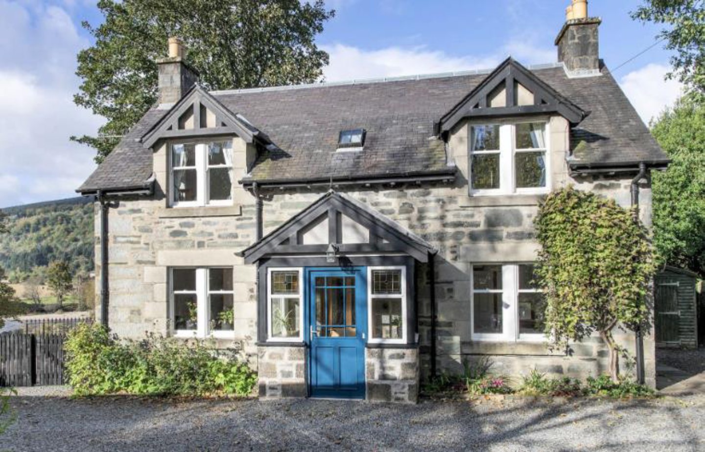 For sale Aberfeldy cottage on banks of River Tay
