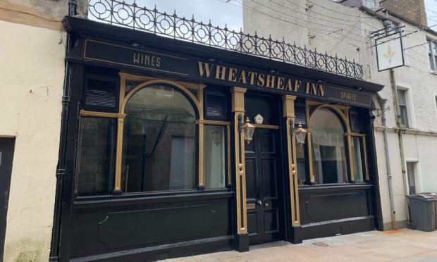 The outside of the Wheatsheaf Inn, Kirkcaldy.