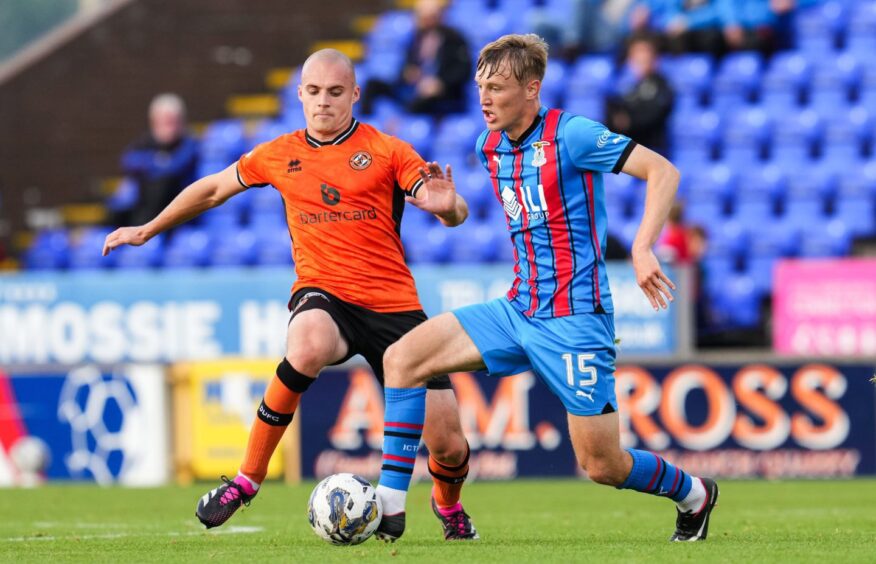 Max Anderson takes on Dundee United. Image: SNS