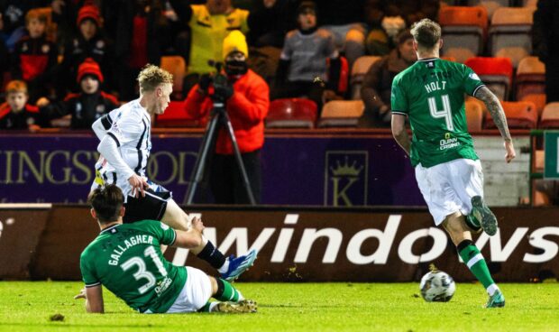 Owen Moffat equalised for Dunfermline against Dundee United. Image: SNS.