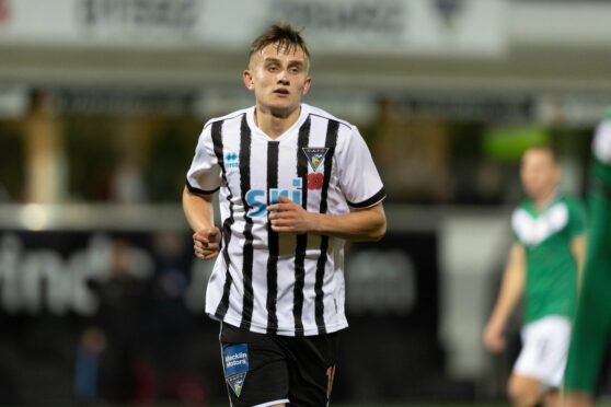 Matty Todd made his Dunfermline return against Dundee United. Image: SNS.