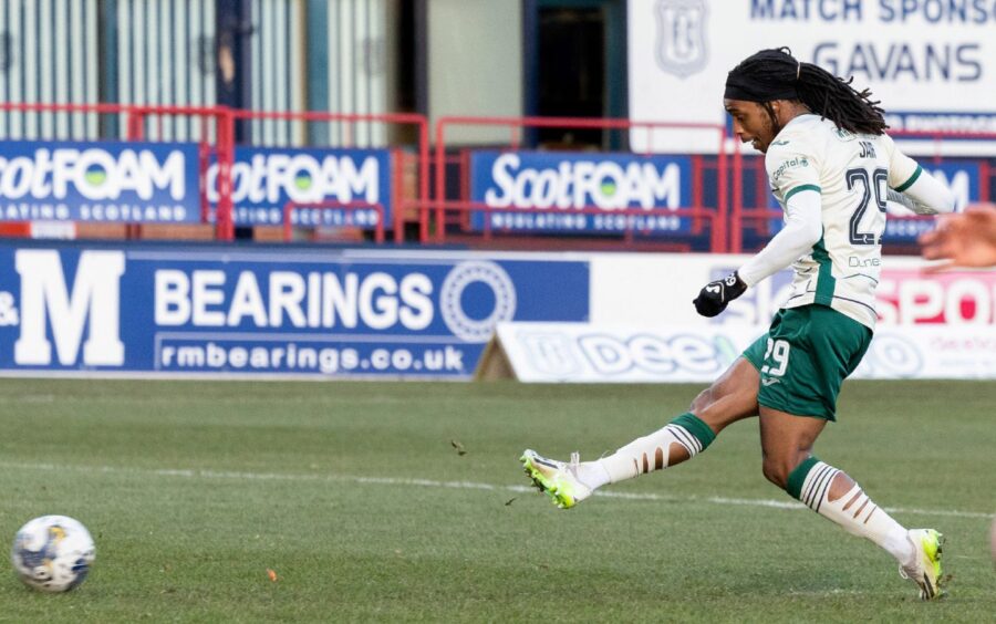 Jair Tavares makes it 1-0. Image: SNS