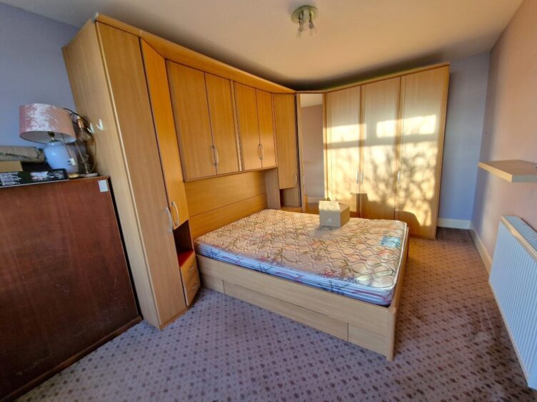 One of the five bedrooms at the Eat Wemyss home. Image: Wilsons Auctions 