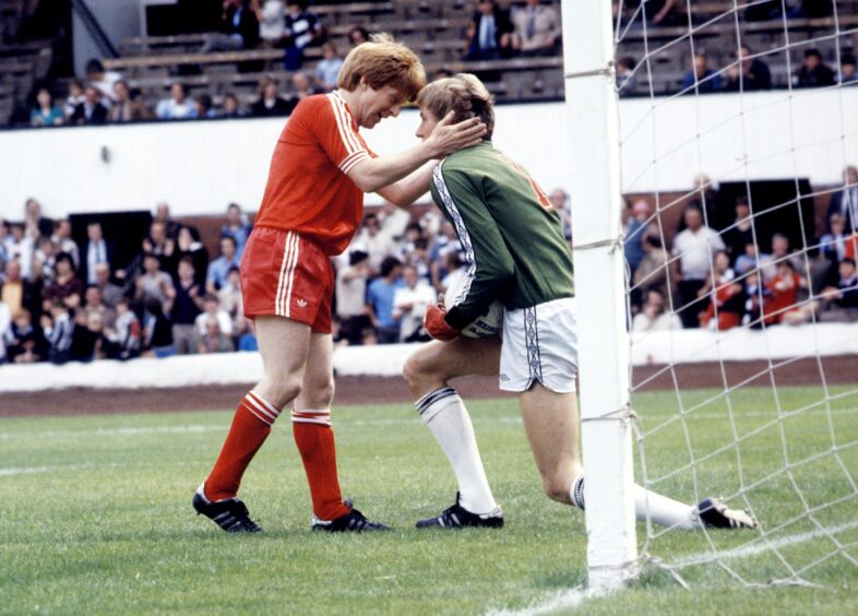 Aberdeen's Gordon Strachan (left) congratulates St Mirren goalkeeper Billy Thomson on a save, August 1980.