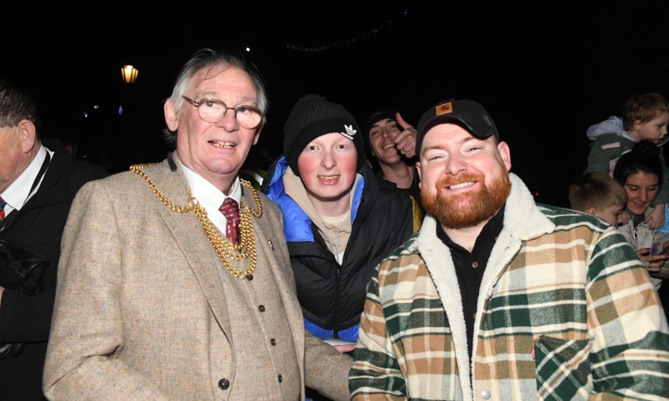 Singer Cammy Barnes enjoys a laugh with Provost Jim Leishman.