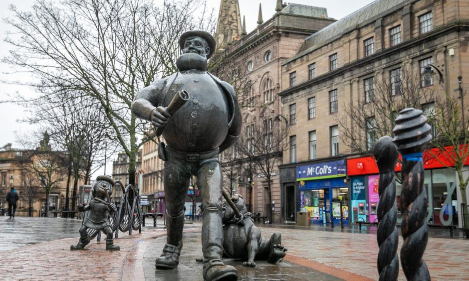 Desperate Dan and Minnie the Minx statues Dundee