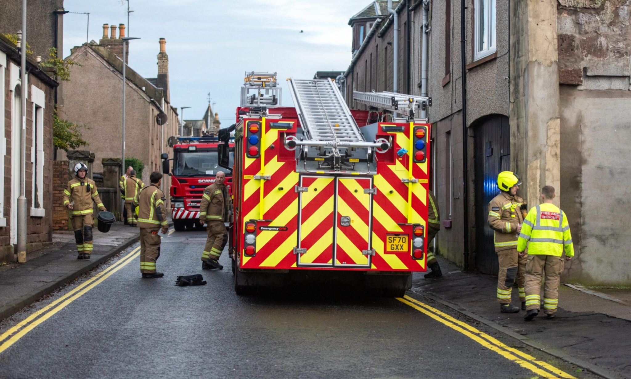 Man airlifted to hospital after house fire in Montrose