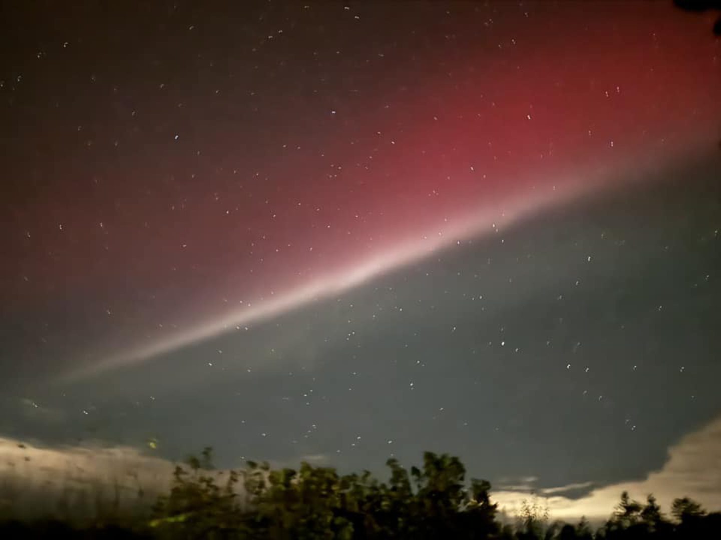 A red streak of the Northern Lights near Forfar