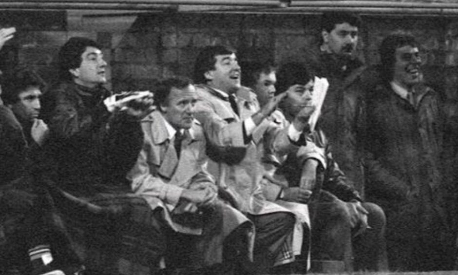 Terry Venables, centre, in the dugout at Tannadice in 1987. Image: Shutterstock.