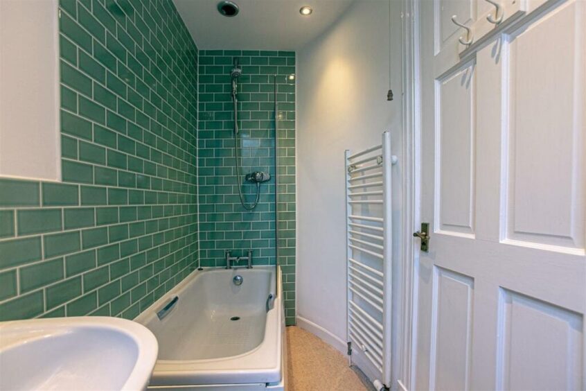 The well tiled bathroom at Dundee Waterfront flat 
