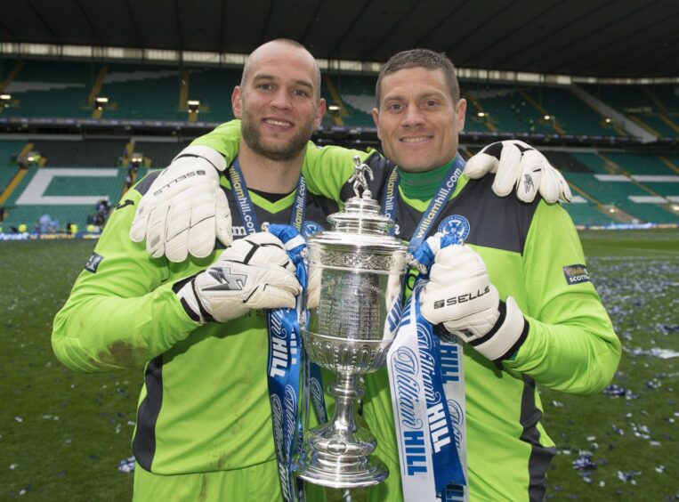 Alan Mannus and back-up keeper/coach, Stevie Banks, with the Scottish Cup trophy.