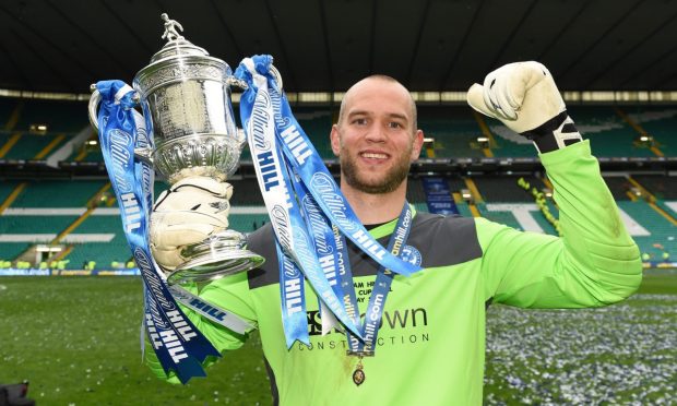Alan Mannus celebrates his greatest day with St Johnstone - winning the Scottish Cup.