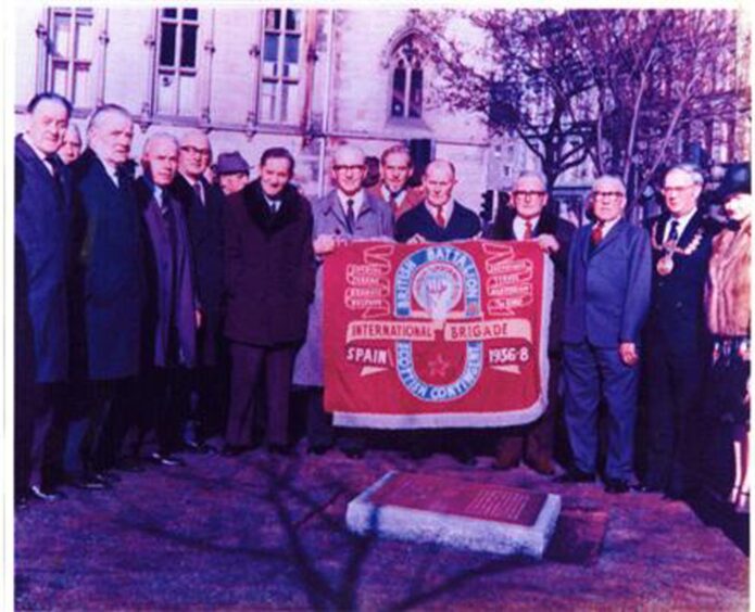 Unveiling of Spanish Civil War plaque in Dundee in 1975. Image: Mike Arnott