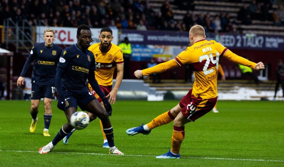 Mika Biereth fires Motherwell in front. Image: SNS