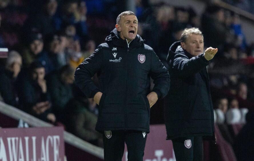Jim McIntyre roars instructions to his Arbroath team. Image: SNS.