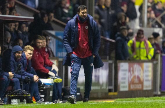 Raith manager Ian Murray was delighted with the late win at Arbroath. Image: SNS.