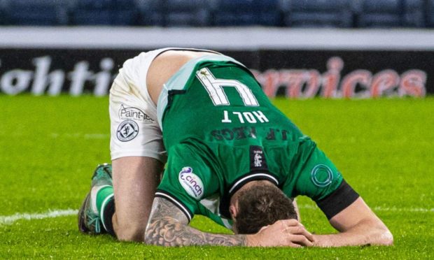 A disbelieving Kevin Holt after heading over the bar during Dundee United's trip to Queen's Park