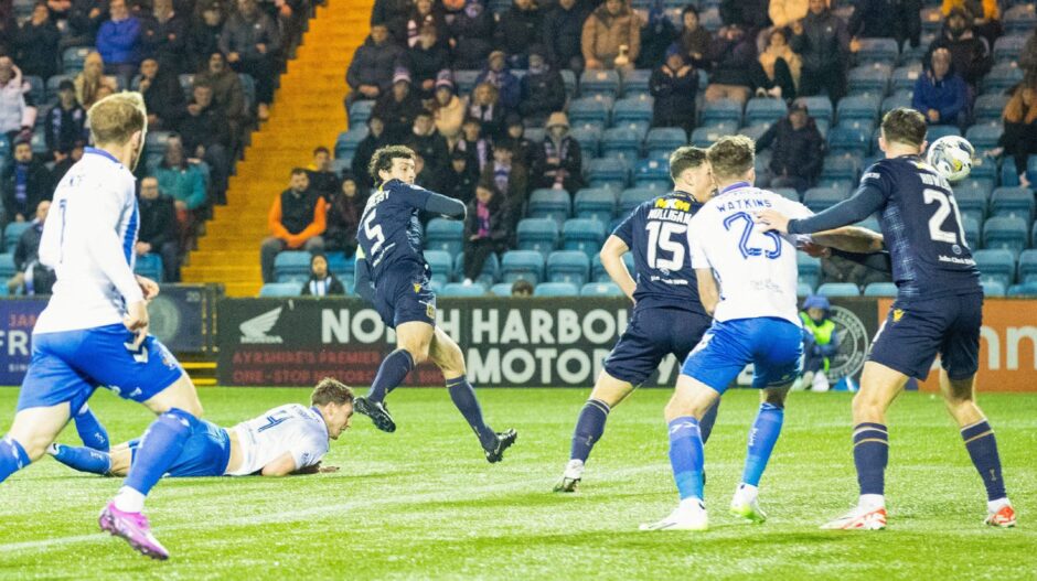 Joe Wright sees a header brilliantly saved by Trevor Carson. Image: SNS