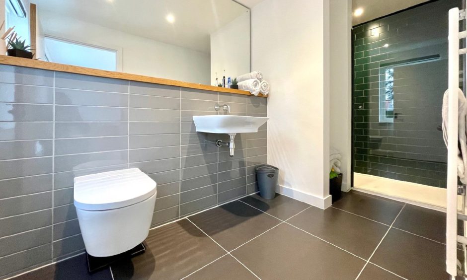 En-suite bathroom in Kinross-shire home.