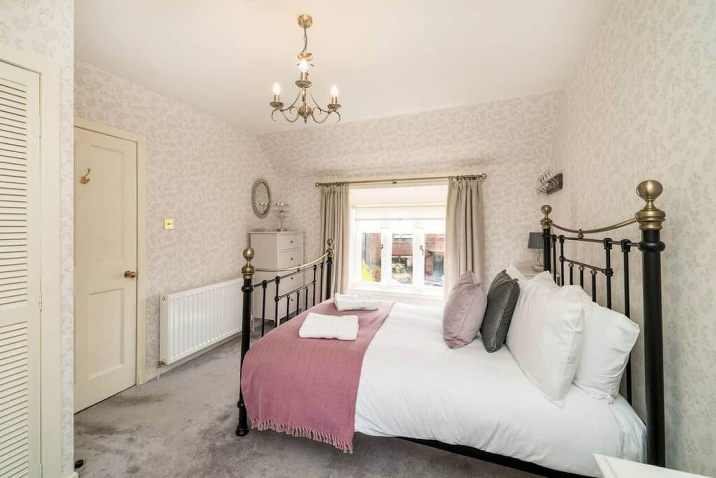 Double bedroom within the Kirriemuir Airbnb.