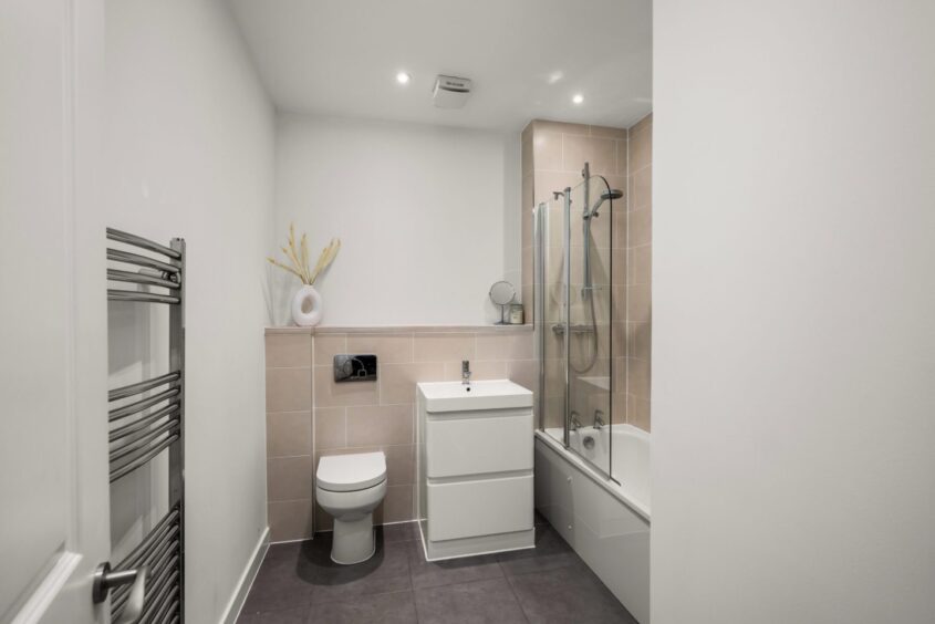 The modern bathroom boats underfloor heating at the Ashludie House flat