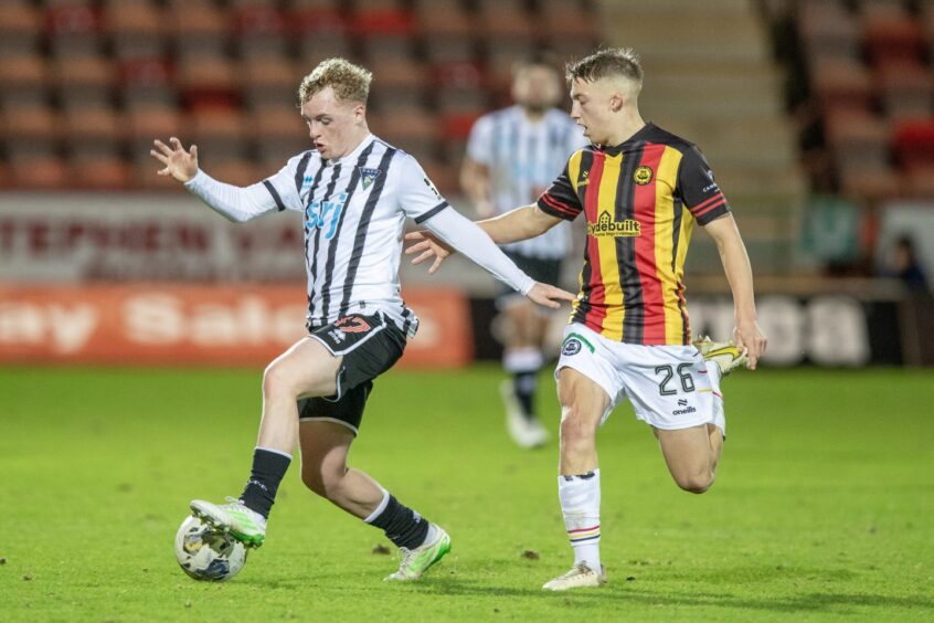 Winger Owen Moffat gets on the ball for Dunfermline Atheltic against Partick Thistle. Image: Craig Brown / DAFC.