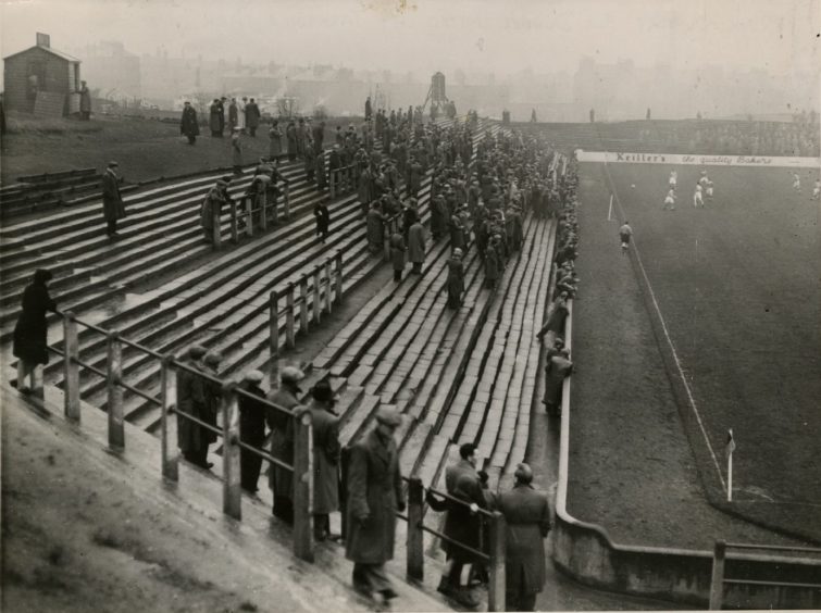 United supporters on the terracing at Tannadice Park in 1957. Image: DC Thomson,
