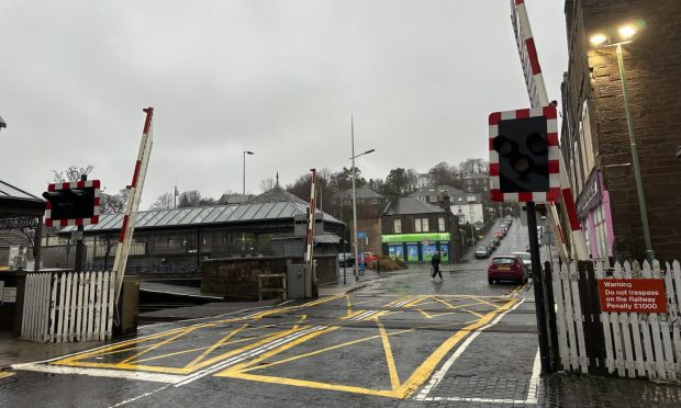 Broughty Ferry level crossing barriers. Image: DC Thomson