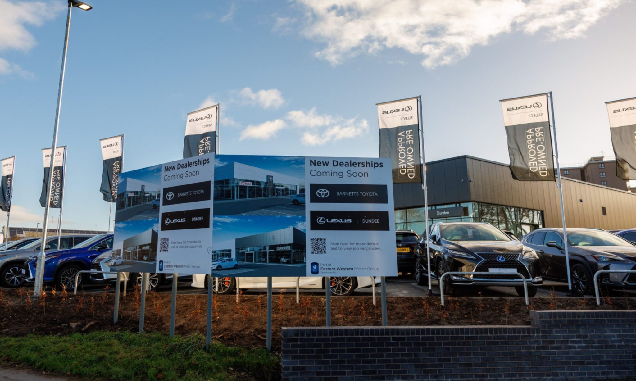 Customers flock to Dundee car dealership still awaiting fire signoff