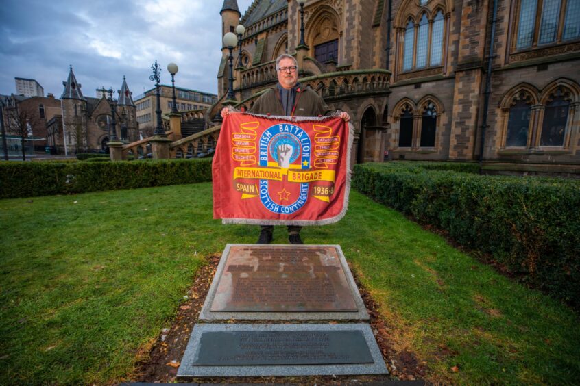 Mike Arnott, secretary of Dundee Trades Union Council at International Brigades Memorial in Dundee. Image: Image: Steve MacDougall/DC Thomson