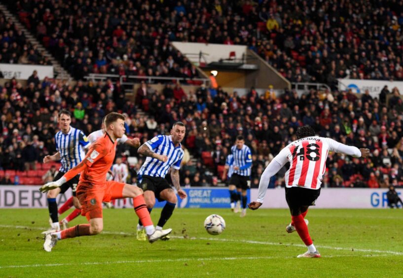Benjamin Kimpioka scores for Sunderland against Sheffield Wednesday.