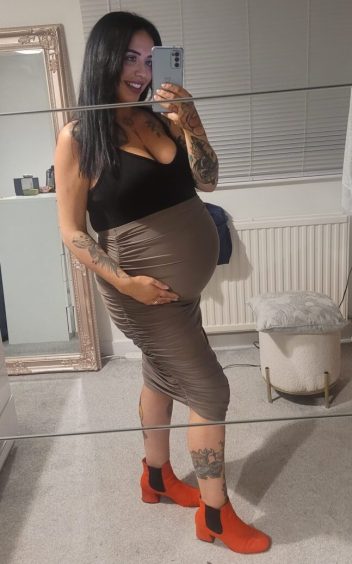 Mirror selfie of Stephanie pregnant.
