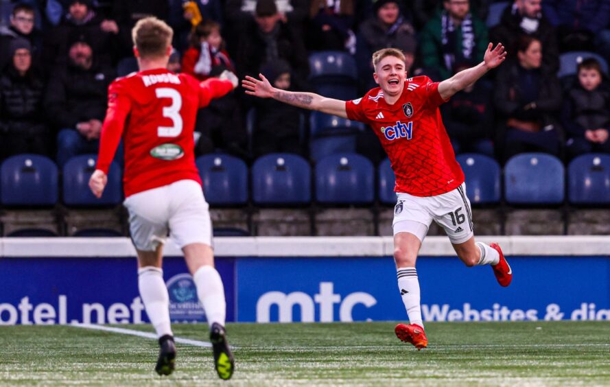 Queen's Park's Cameron Bruce celebrates as he scores to make it 1-1. Image: Ross MacDonald / SNS Group.