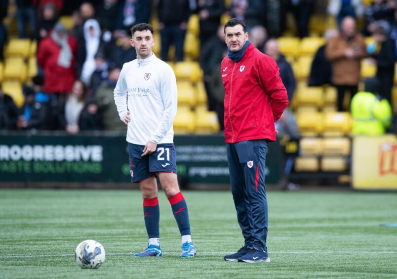 Shaun Byrne stands beside Raith Rovers manager Ian Murray. Image: Sammy Turner / SNS Group.