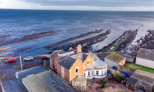 East Scores House has a dramatic clifftop setting. Image: Rettie.