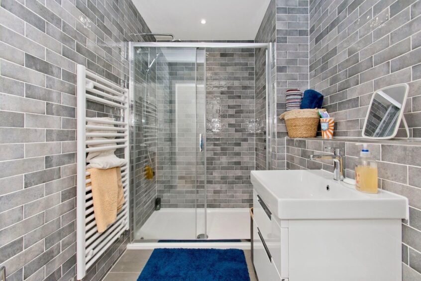 A stylish shower-room at the Hotel Broughty Ferry Property 