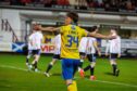 Dan O'Reilly celebrates his winning goal in the Fife derby. Image: Kenny Smith/DC Thomson.