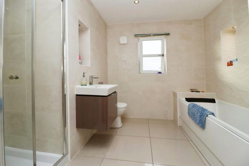 The large family bathroom at 5-bed Fife home. 