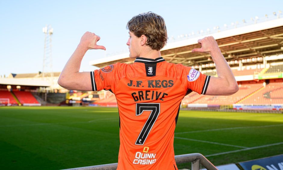 Alex Greive points at his No.7 Dundee United jersey