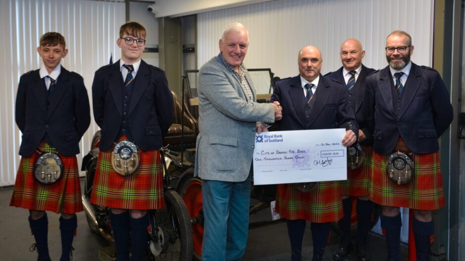 Strathmore Vintage Vehicle Club cheque to Brechin Pipe Band.
