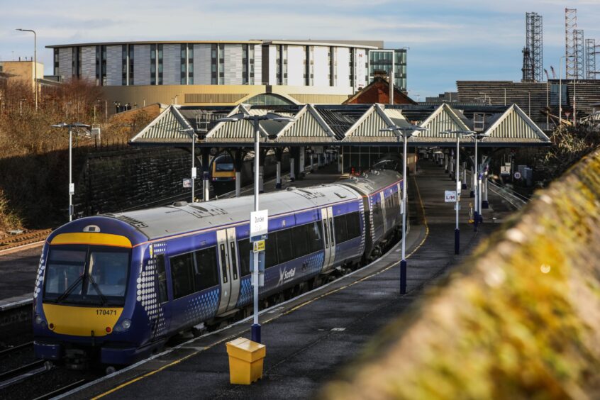 A train leaving Dundee Station.