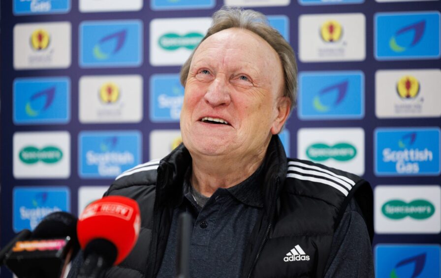 Neil Warnock at an Aberdeen press conference. Image SNS