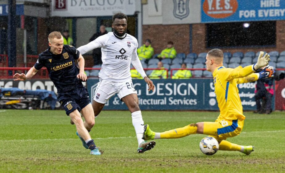 Scott Tiffoney puts Dundee 1-0 up against Ross County. Image: SNS